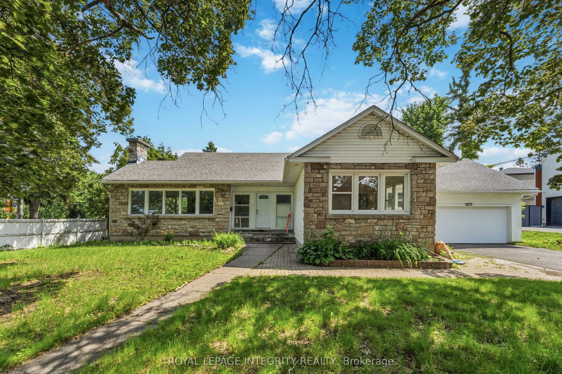 1873 Fairbanks Avenue, Alta Vista and Area — Detached for lease, photo 1