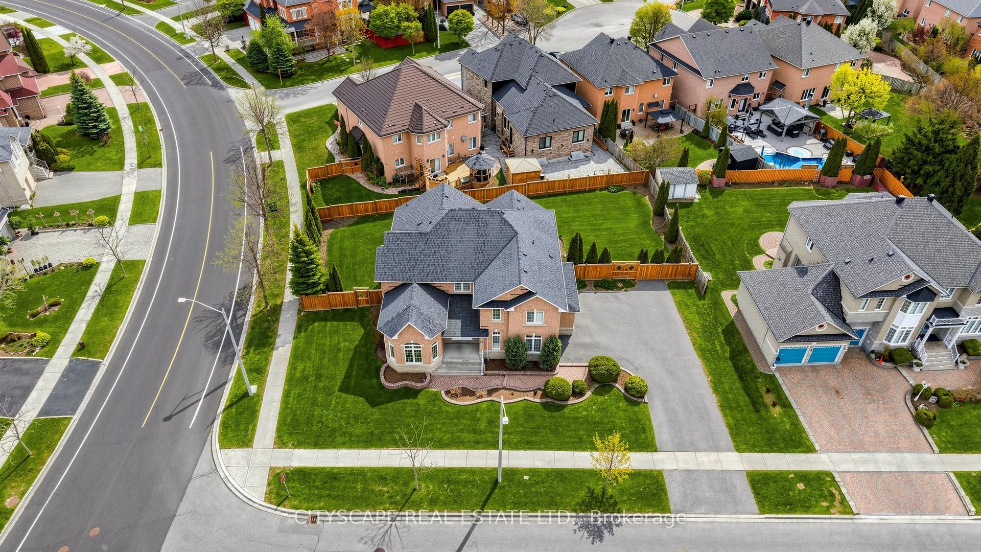 5 Lemsford Drive — photo 1