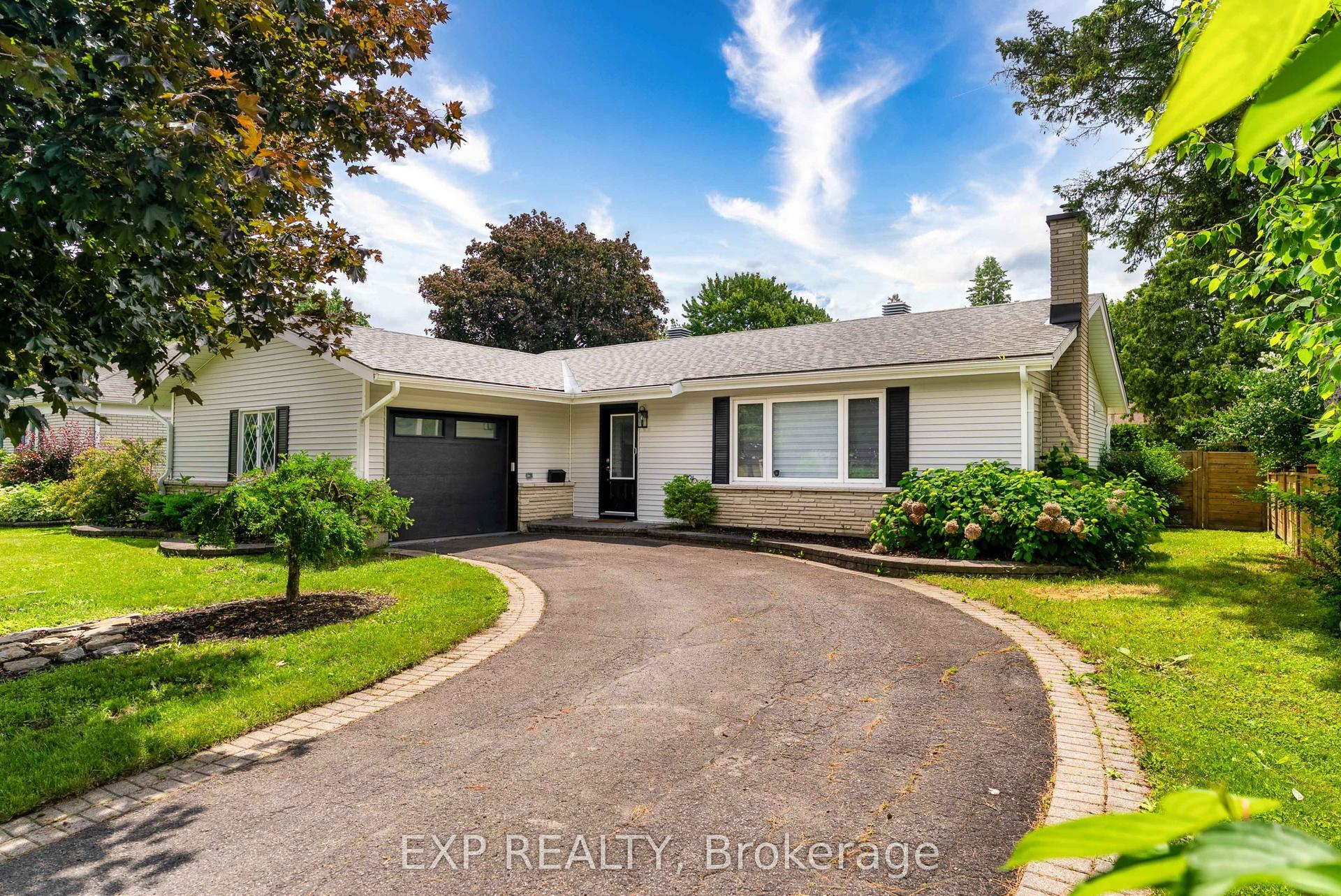 2136 Fillmore Crescent, Beacon Hill North - South and Area — Detached for sale, photo 1