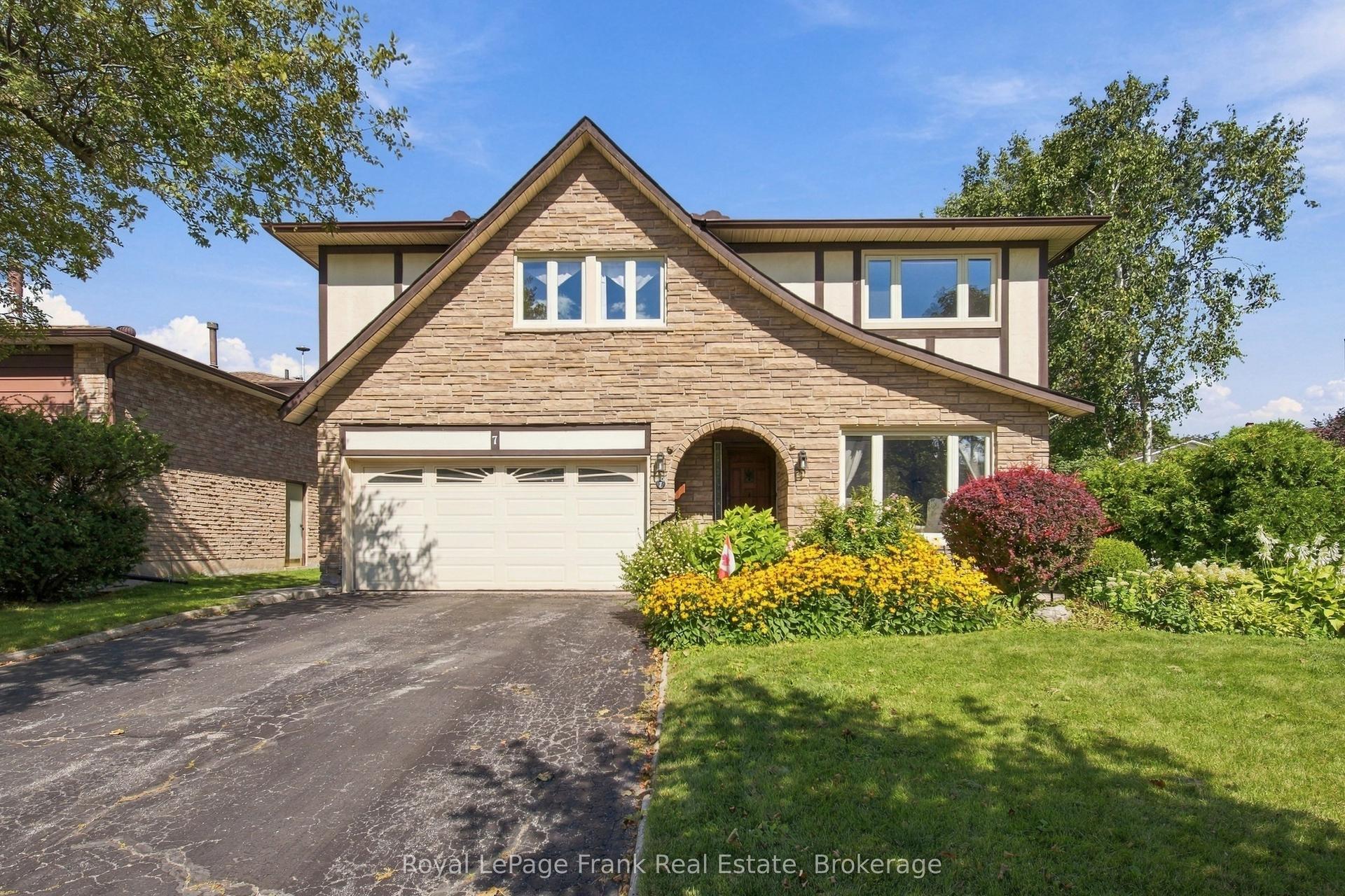 7 Trinity Crescent, Whitby — Detached for sale, photo 1