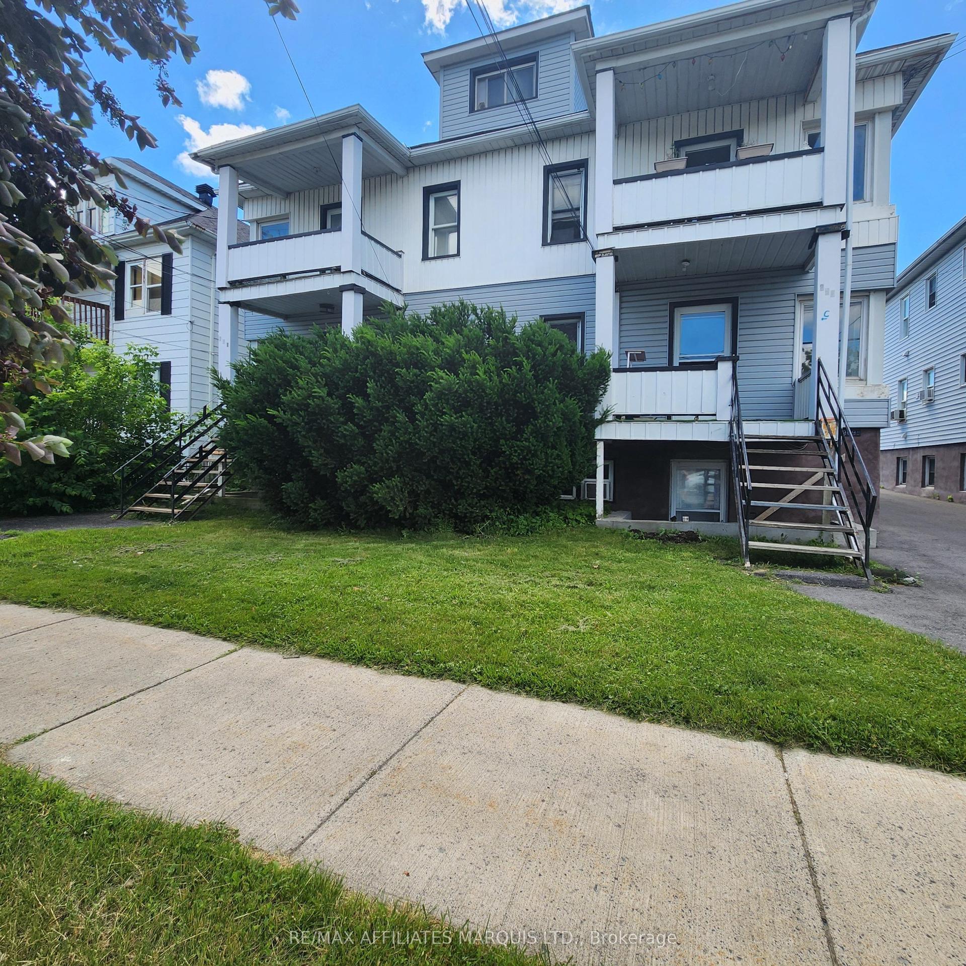 909 Second Street E — photo 1