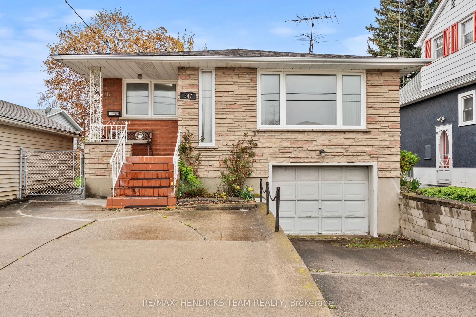 247 Grantham Avenue — photo 1