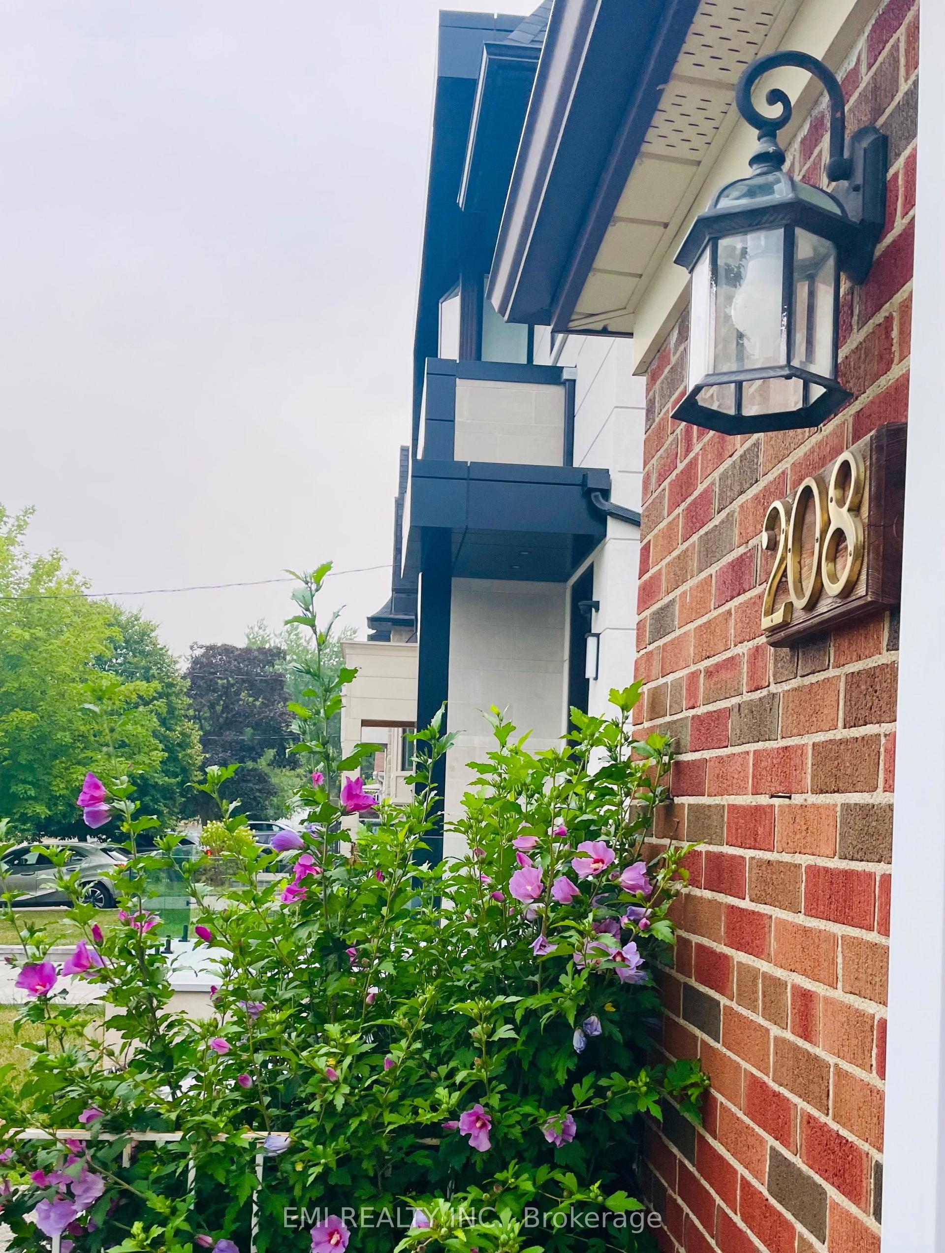 208 Patricia Avenue Main #Main, Toronto — Detached for lease, photo 1