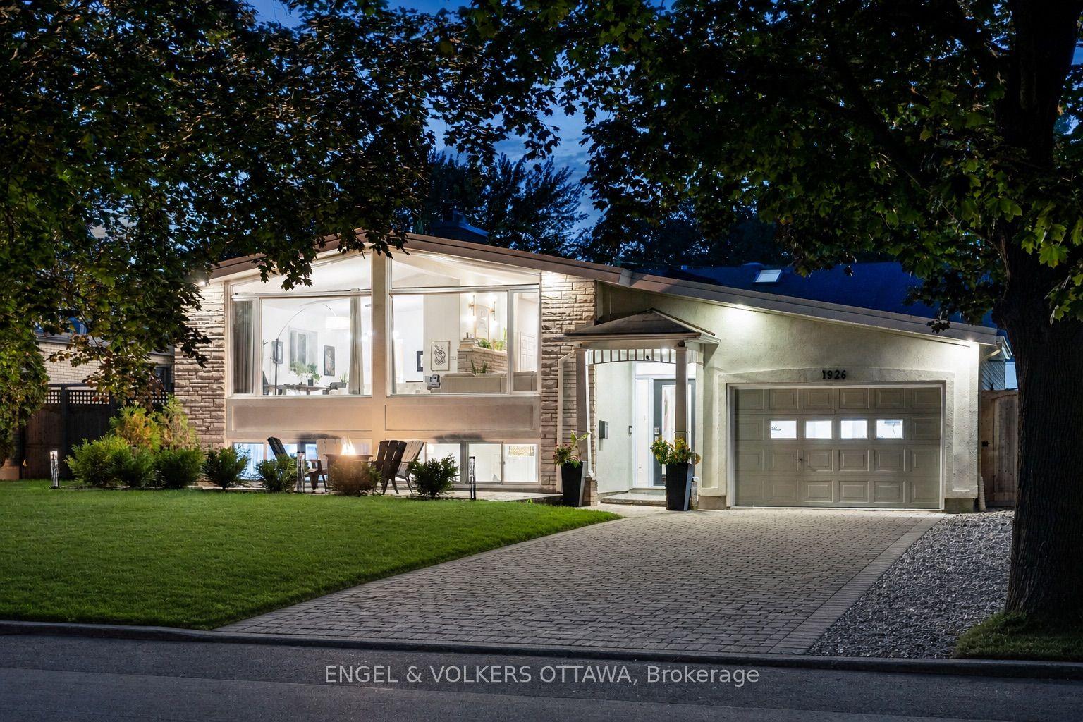 1926 RIDEAU GARDEN Drive — photo 1