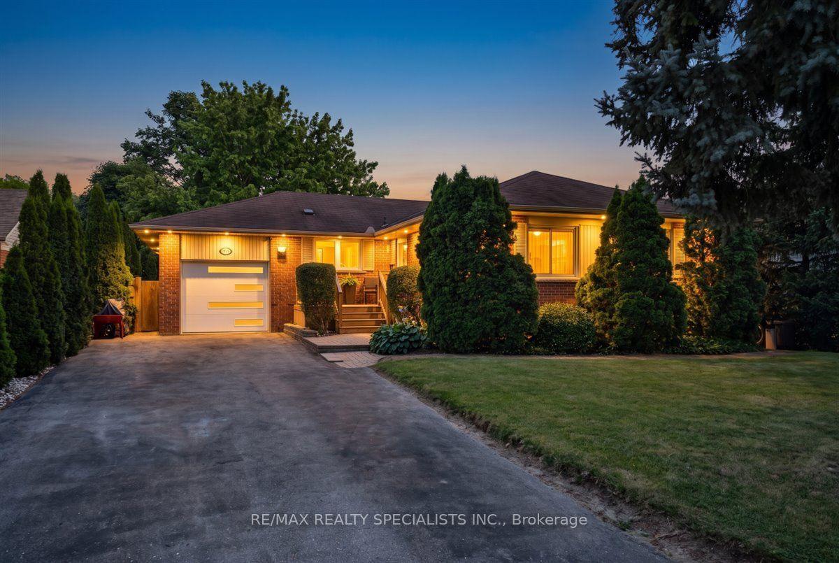 63 Suburban Drive, Mississauga — Detached for sale, photo 1