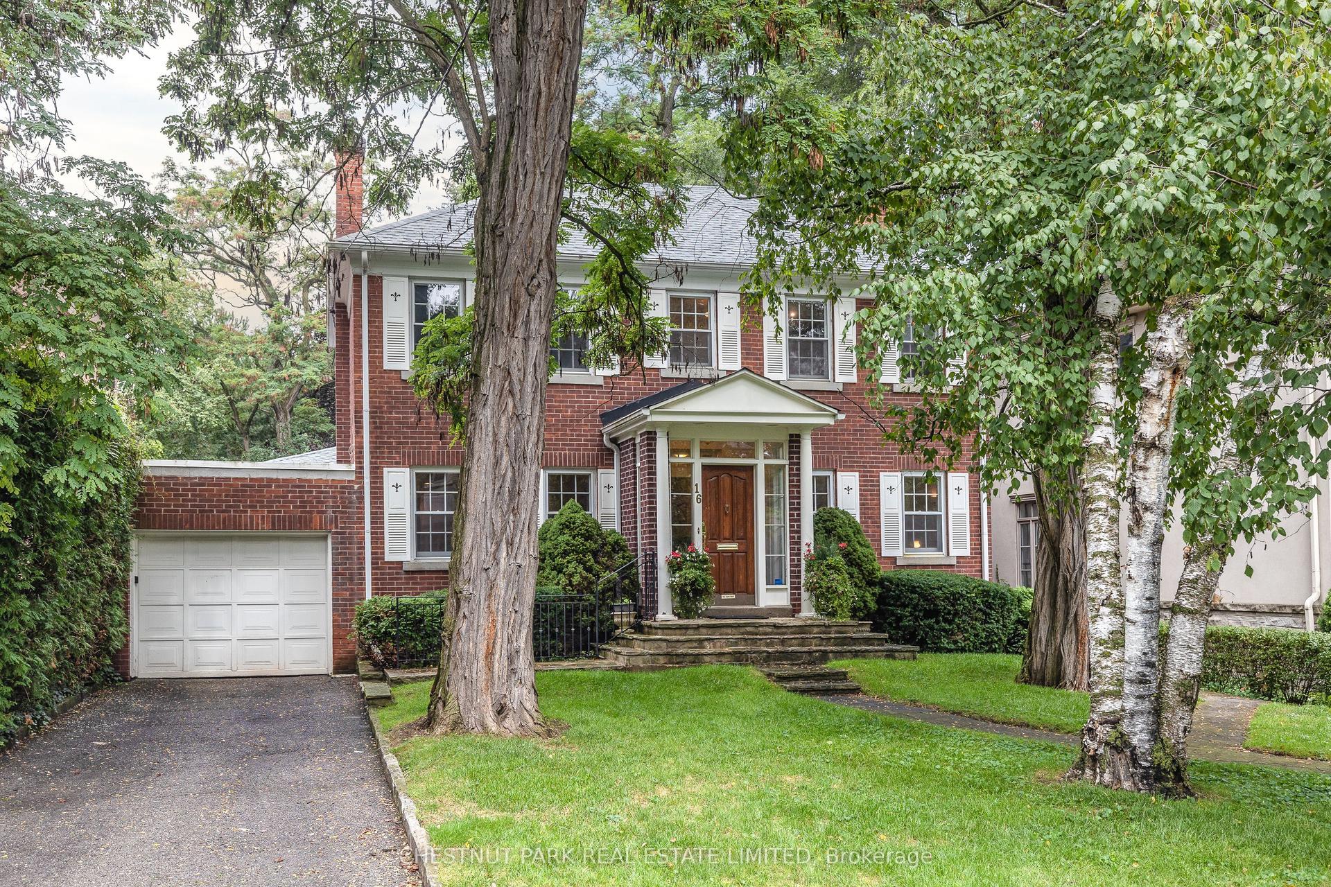 16 Lewes Crescent, Toronto — Detached for sale, photo 1