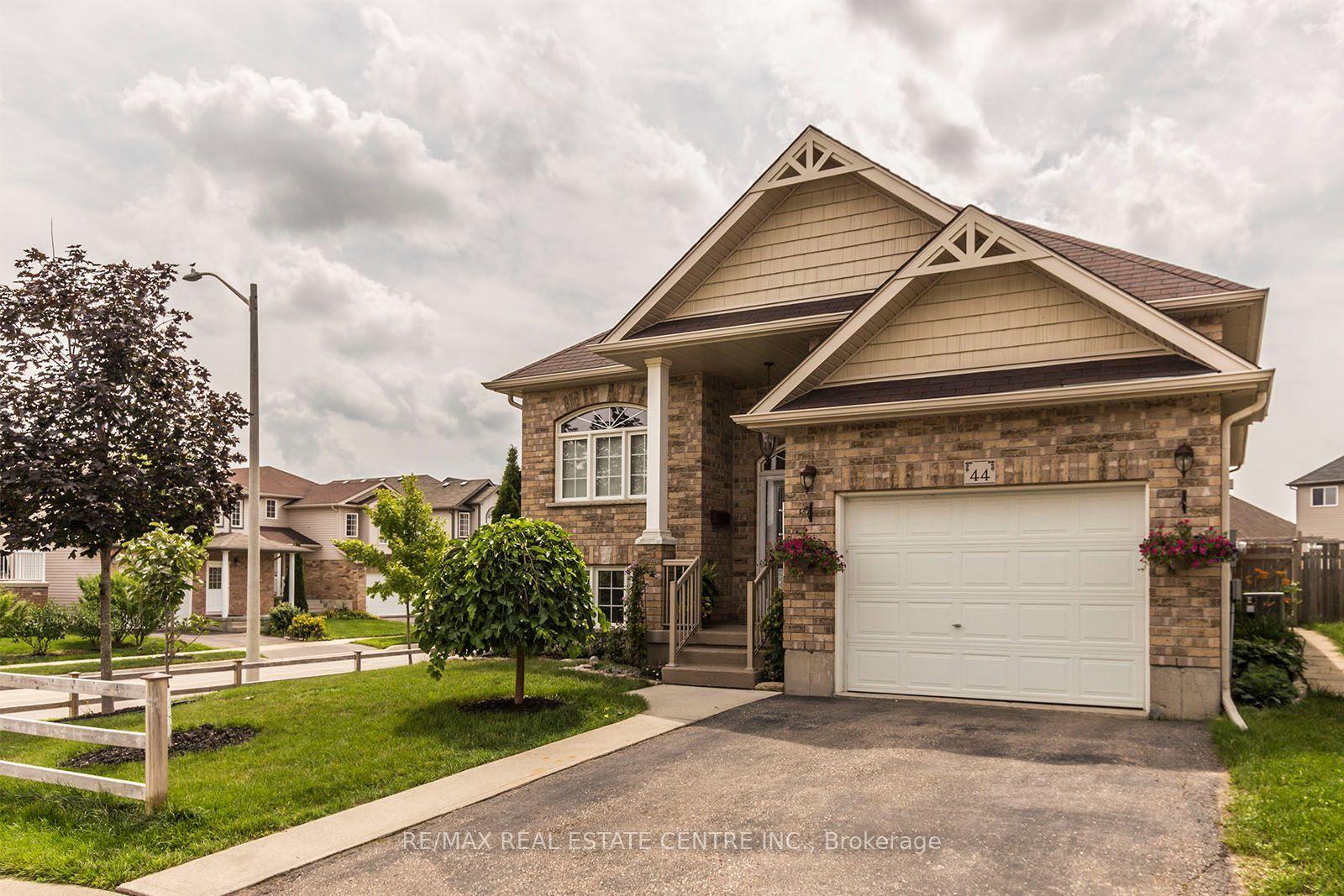 44 Lemon Grass Street, Kitchener — Detached for sale, photo 1