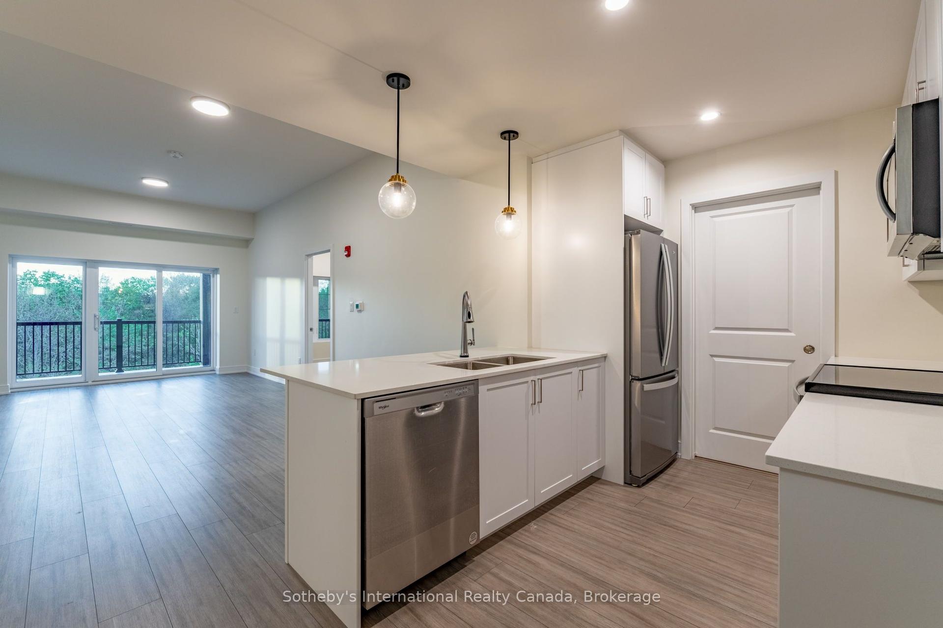 121 Mary Street 416 #416, Clearview — Condo for lease, photo 1