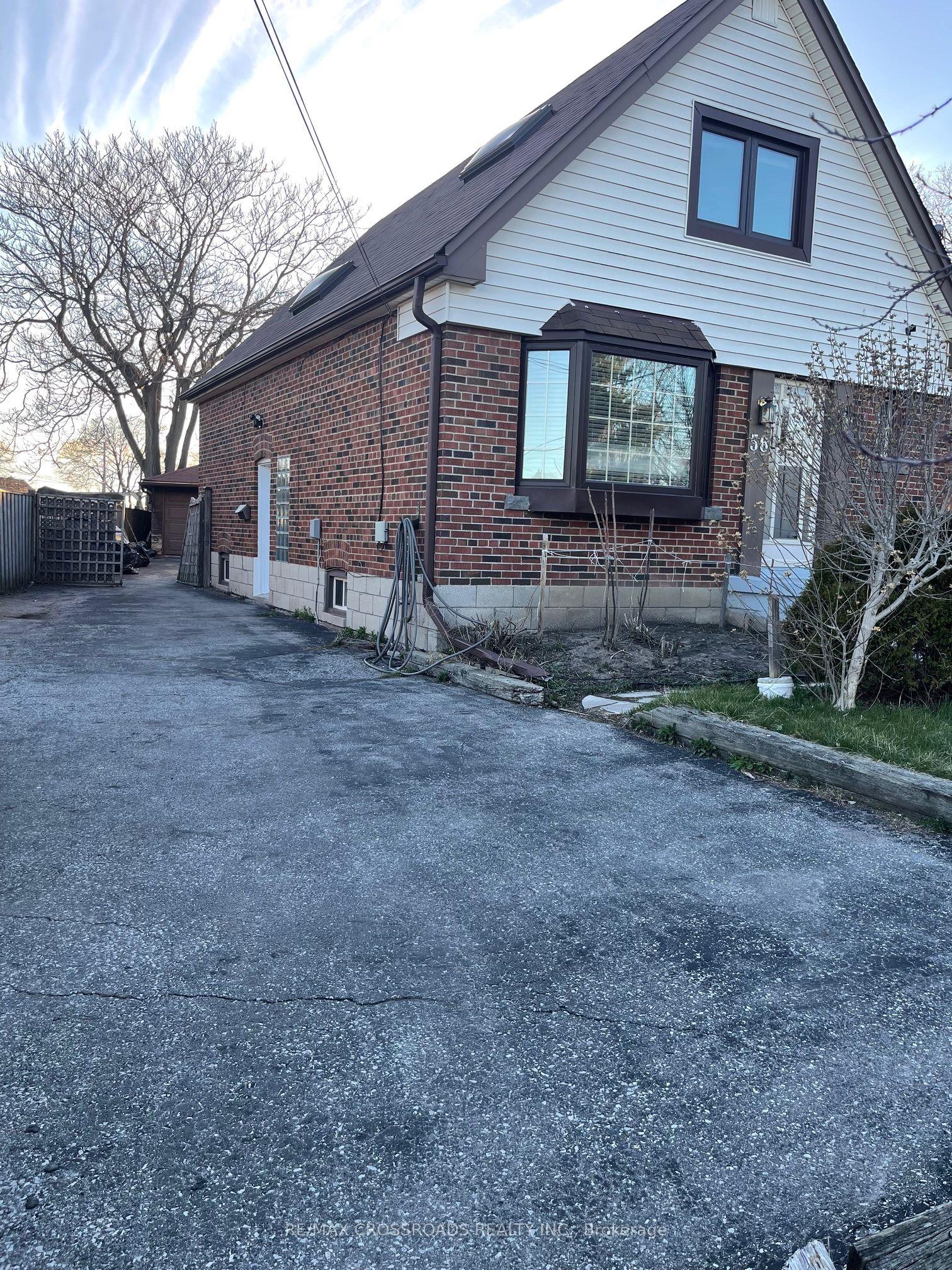 56 Harris Park Drive Main floor & 2nd Floor #Main floor & 2nd Floor, Toronto — Detached for lease, photo 1
