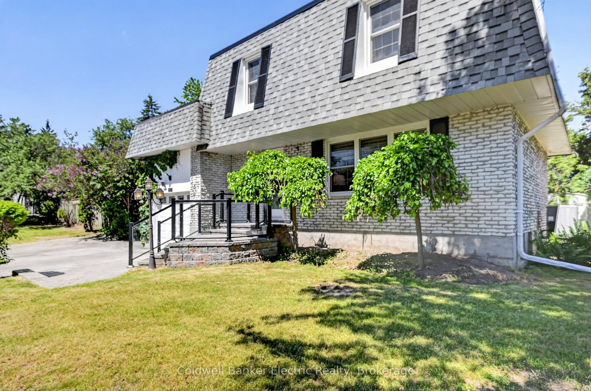 197 Patricia Crescent — photo 1