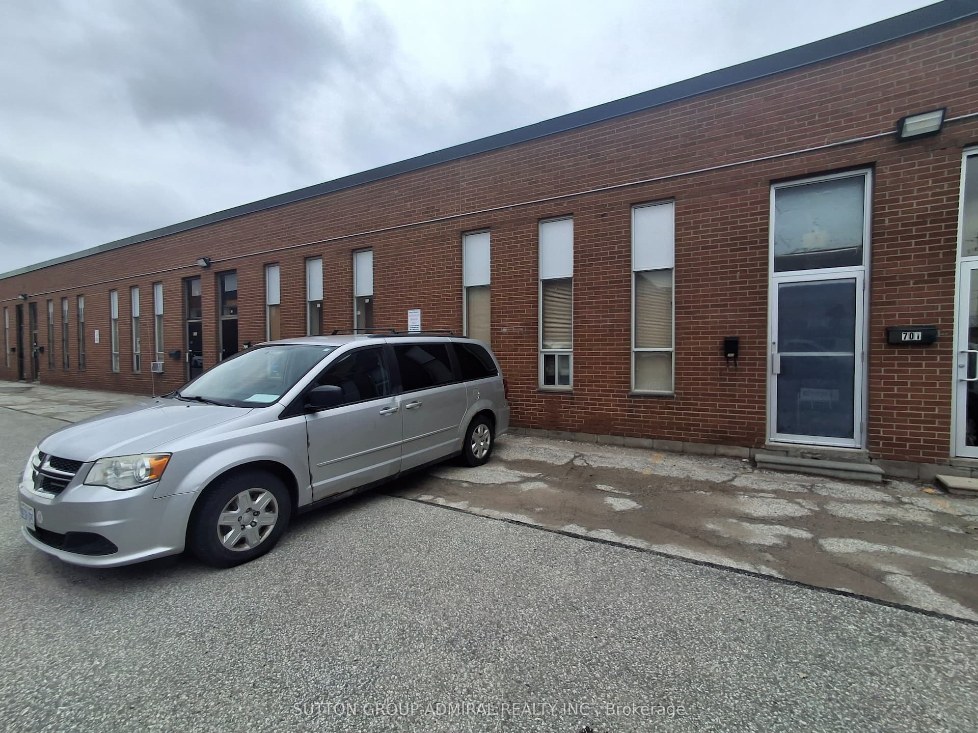 703 Garyray Drive — photo 1