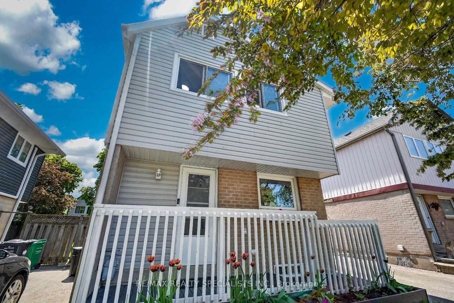 13 Hernon Court — photo 1