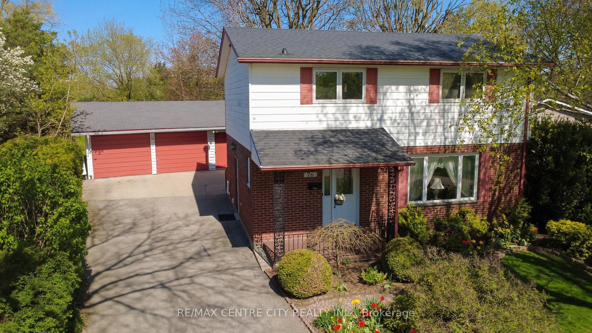 76 Antrim Crescent — photo 1