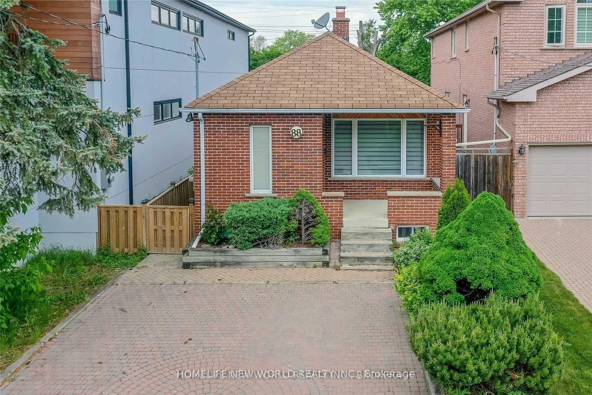 88 Pemberton Avenue — photo 1