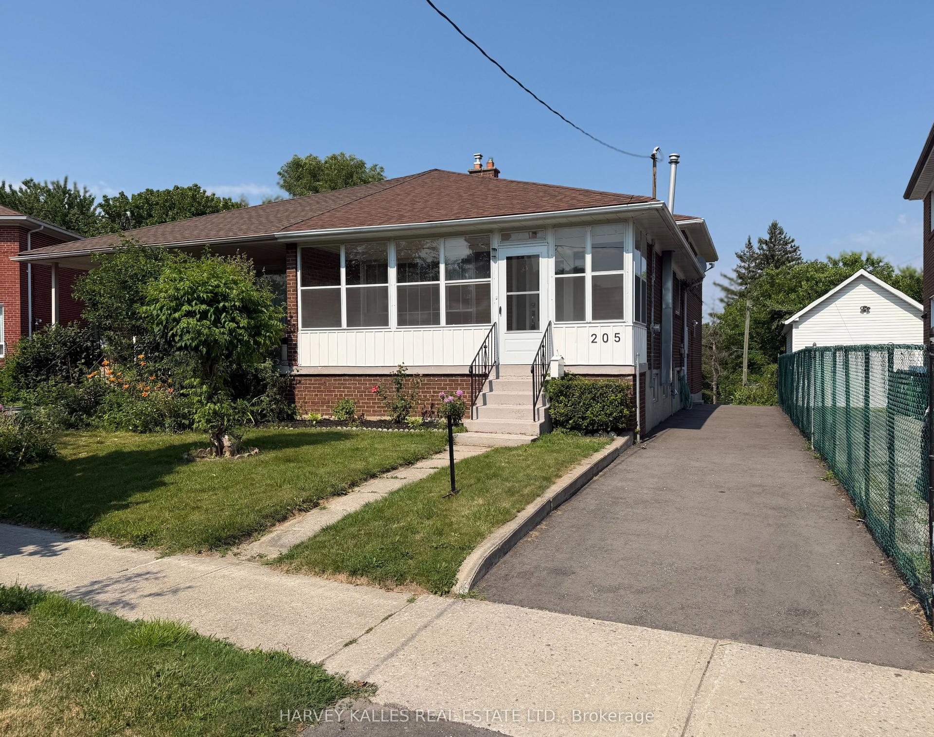 205 Vauxhall Drive, Toronto — Semi-Detached for sale, photo 1