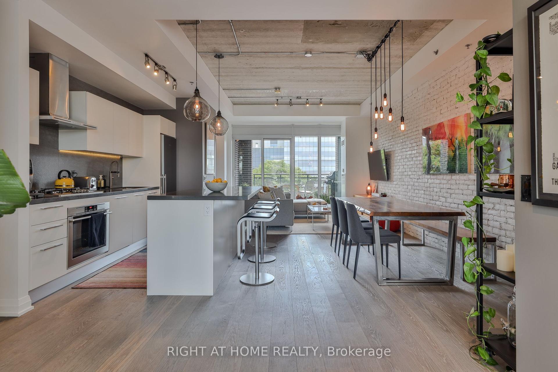 41 Ossington Avenue 405 #405 — photo 1