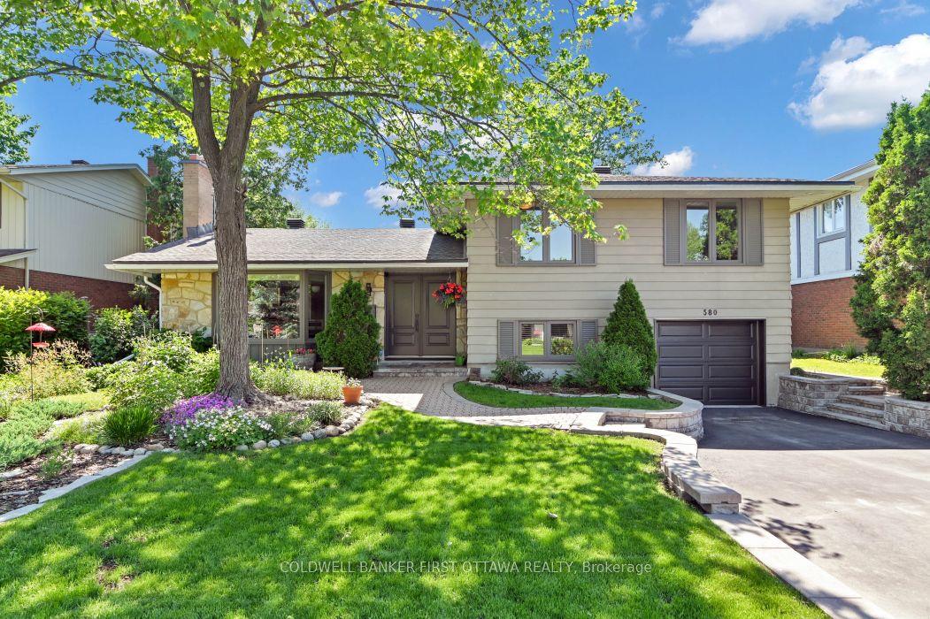 580 Duff Crescent — photo 1