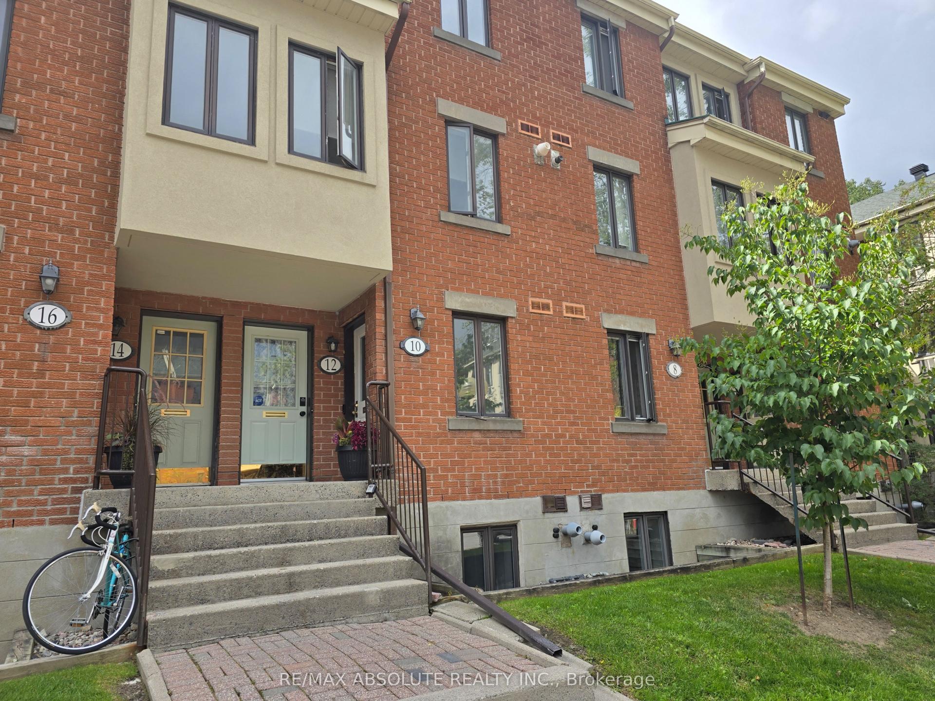 10 Crispin Private, Manor Park - Cardinal Glen and Area — Condo Town for lease, photo 1