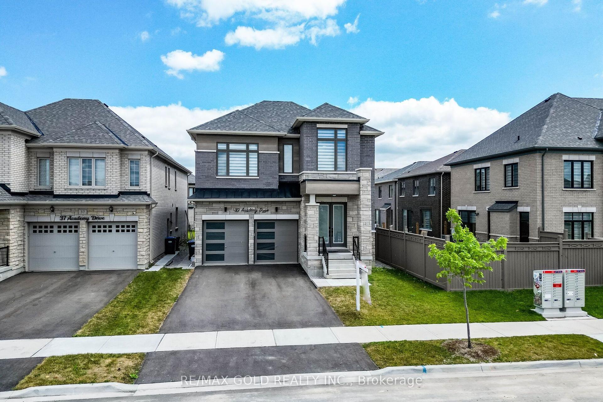 39 Academy Drive, Brampton — Detached for sale, photo 1