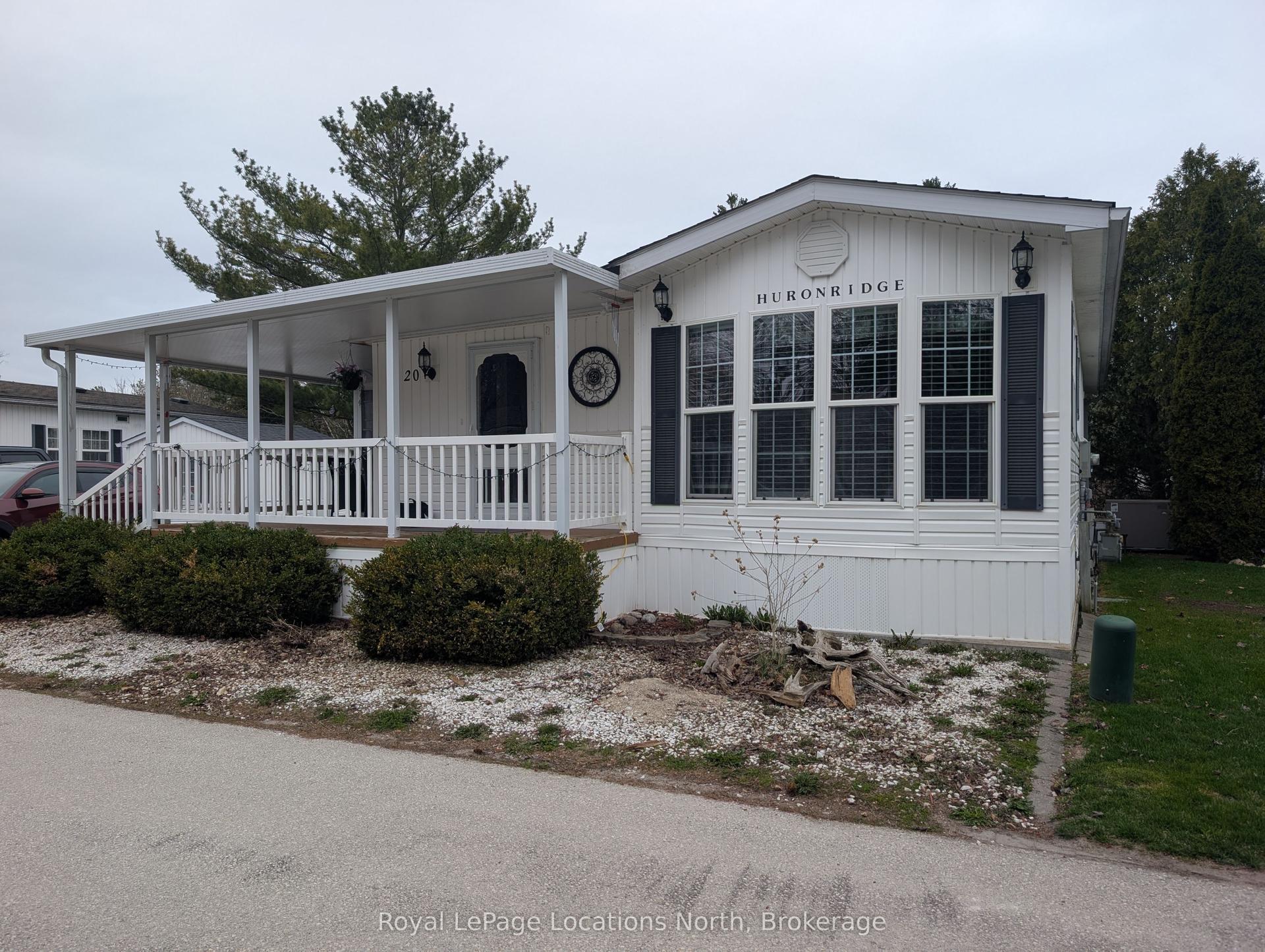 20 TOPAZ Street W — photo 1