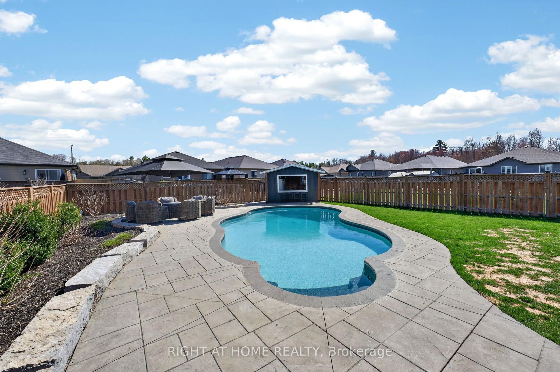 27 Woodburn Drive — photo 1