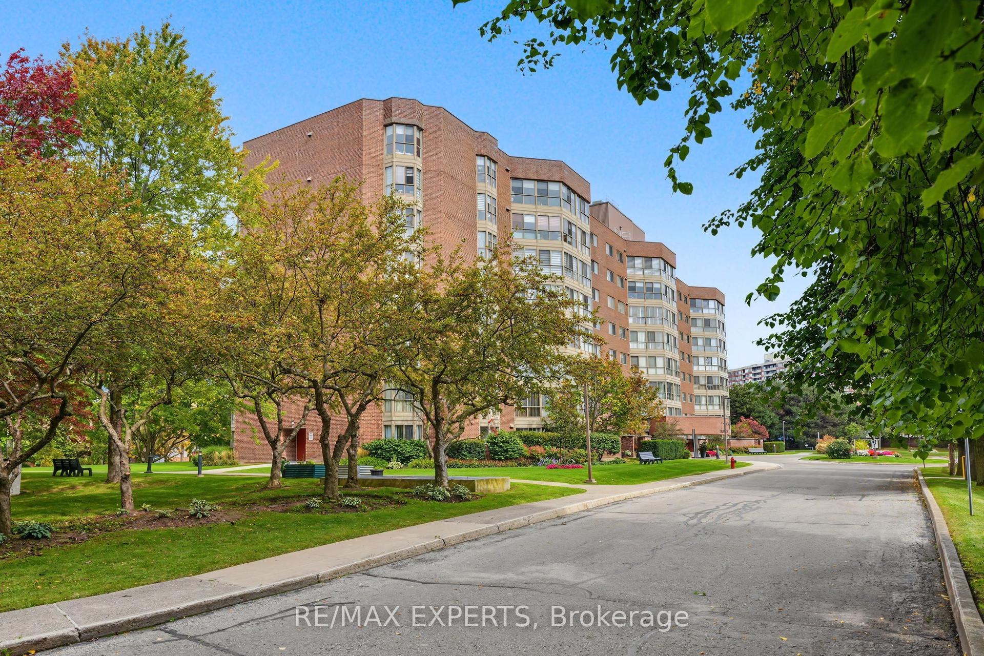 5 Weldrick Road W 605 #605, Richmond Hill — Condo for sale, photo 1