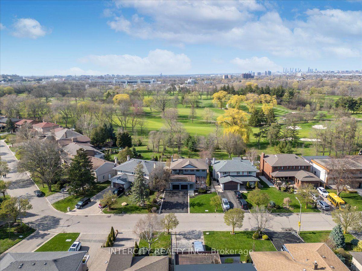 61 Golfwood Heights — photo 1
