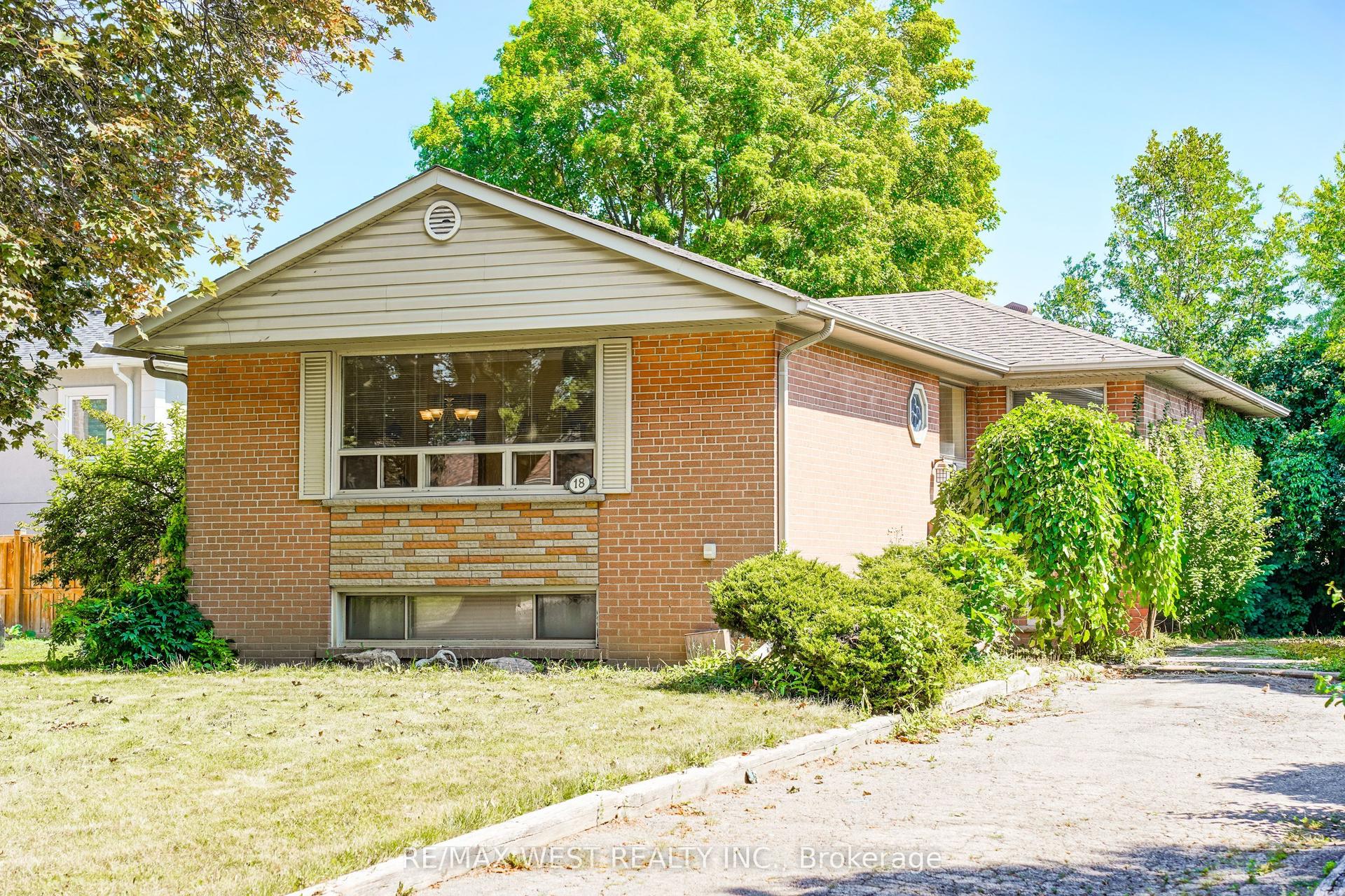 18 Mcclure Avenue, Brampton — Detached for sale, photo 1
