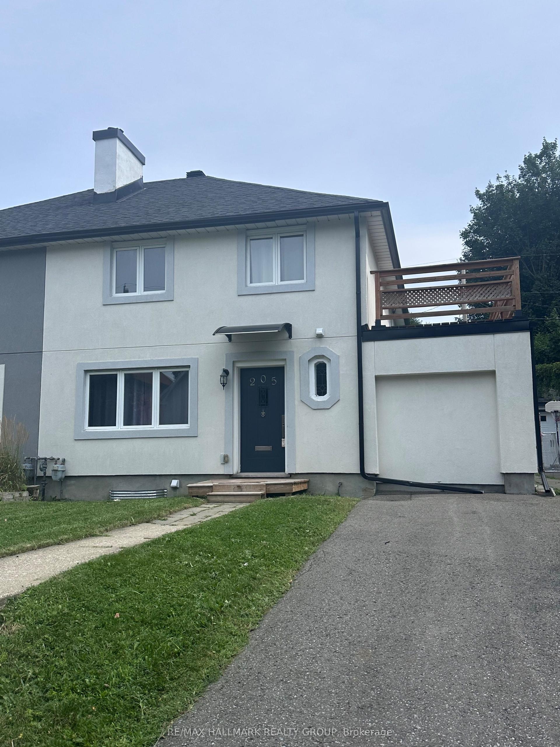 205 Blackburn Avenue, Lower Town - Sandy Hill — Semi-Detached for lease, photo 1