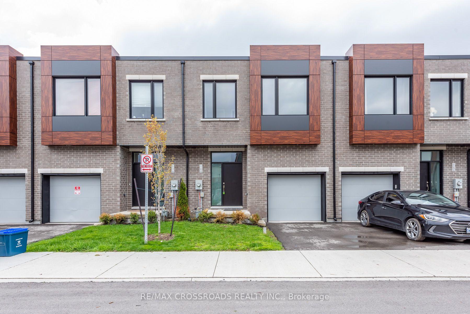 416 Dundas Street S 16 #16 — photo 1