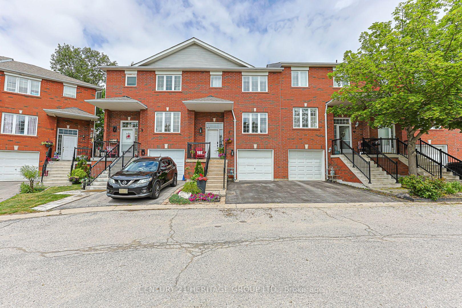 22 Village Green Lane — photo 1