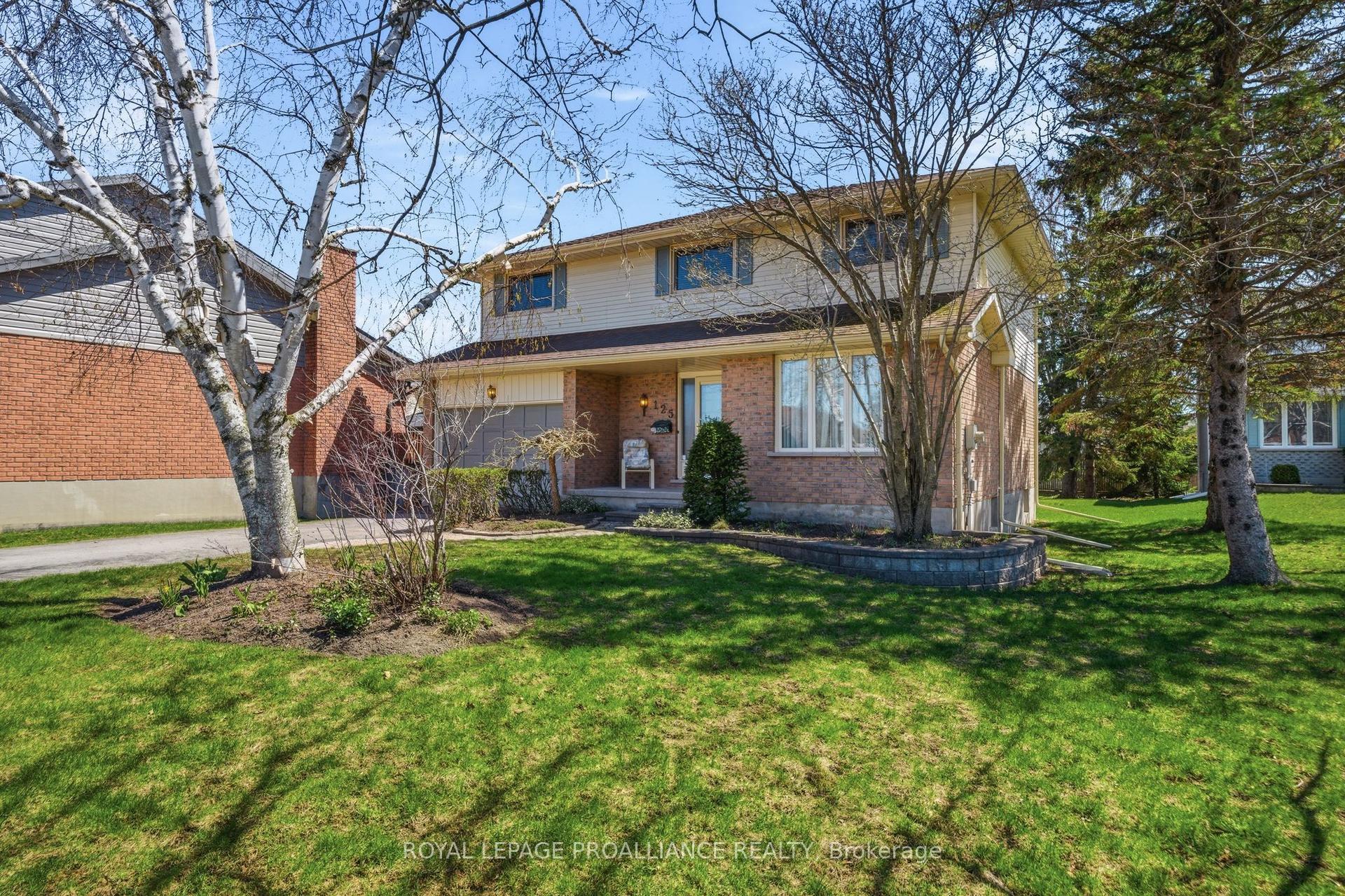 125 Tracey Park Drive — photo 1