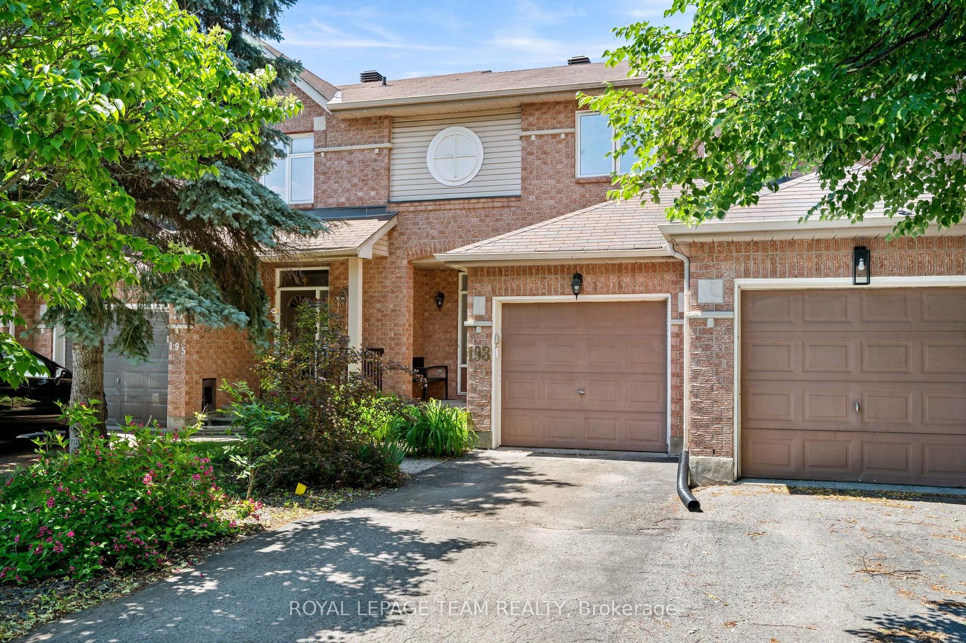 193 Thornbury Crescent — photo 1