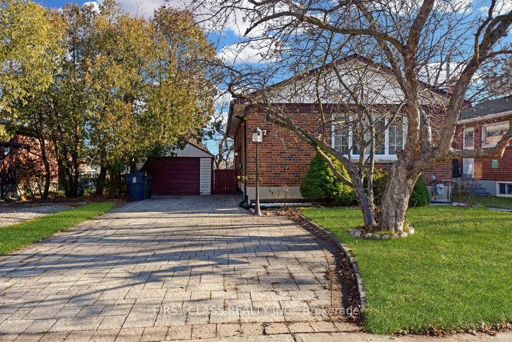 87 Vauxhall Drive — photo 1
