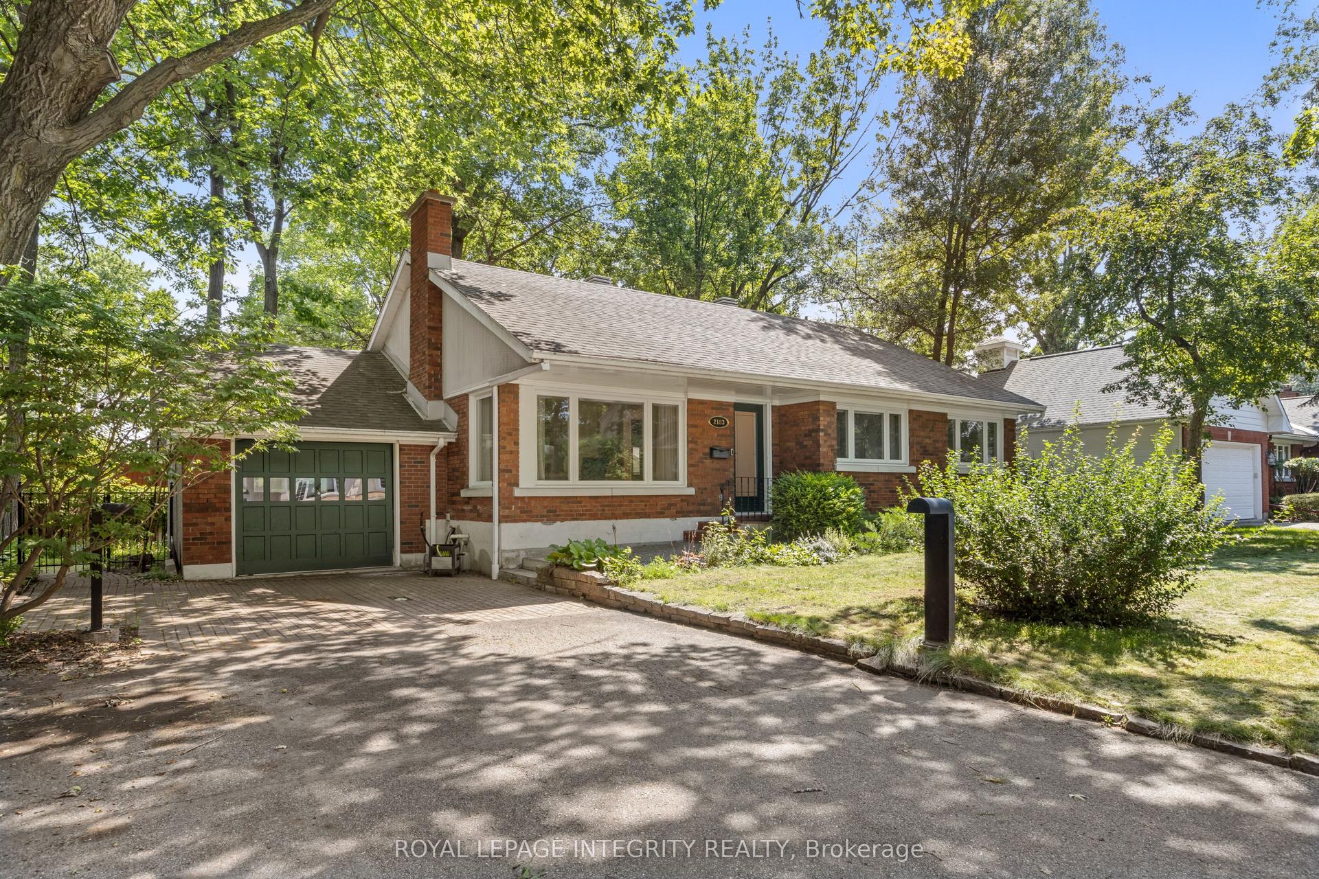 2183 Woodcrest Road, Alta Vista and Area — Detached for sale, photo 1