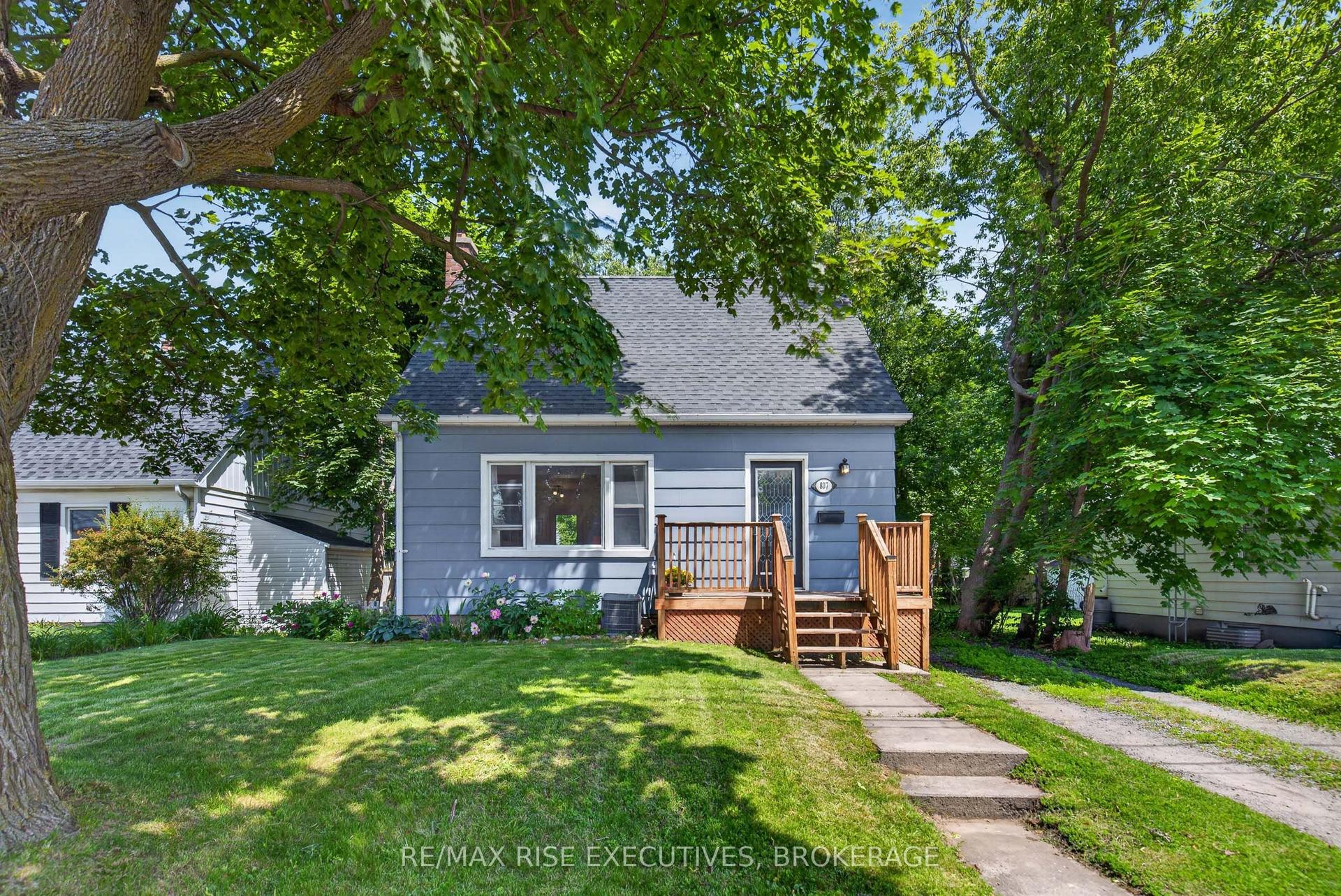 807 Brock Street, Kingston — Detached for sale, photo 1