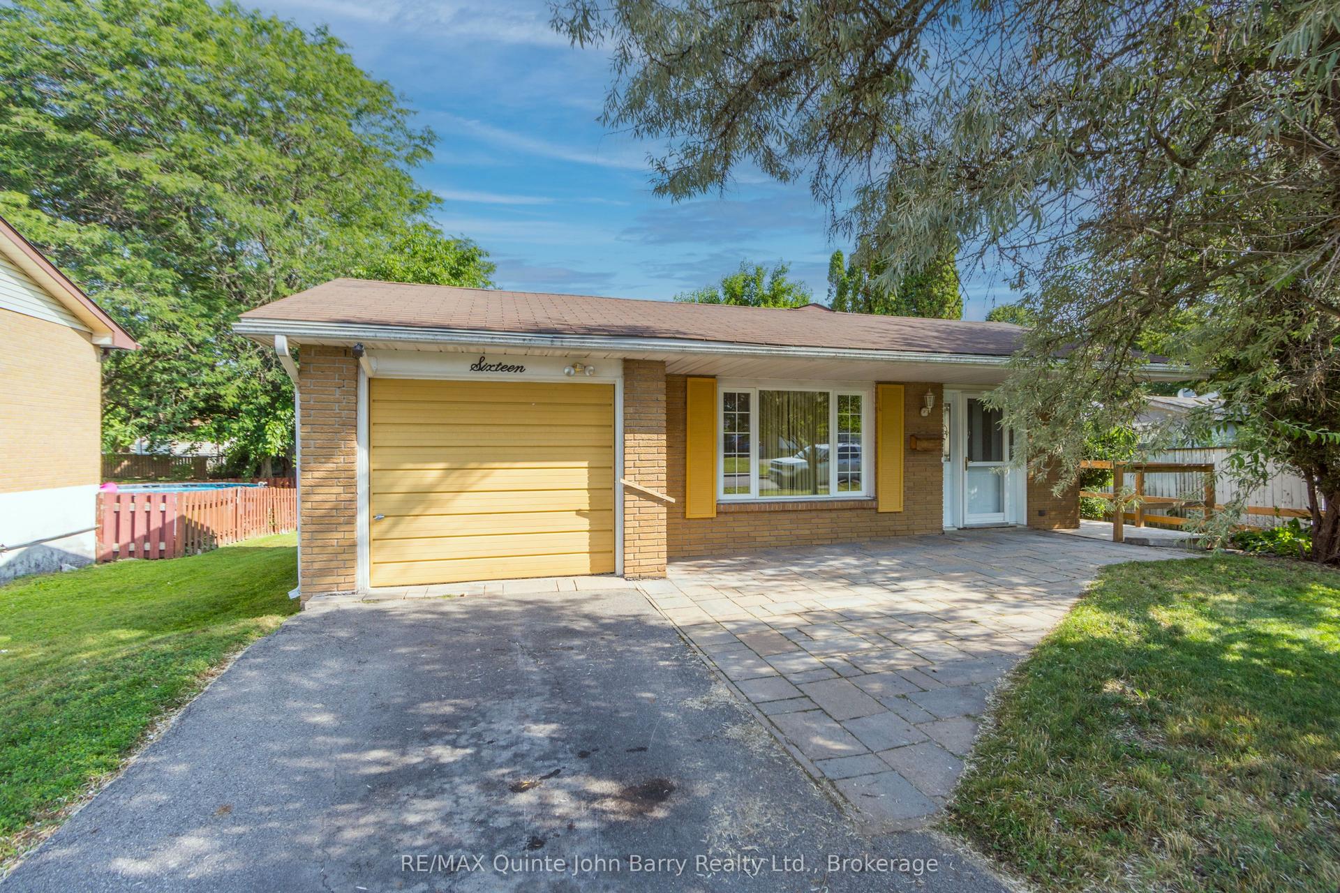 16 Austin Street, Quinte West — Detached for sale, photo 1