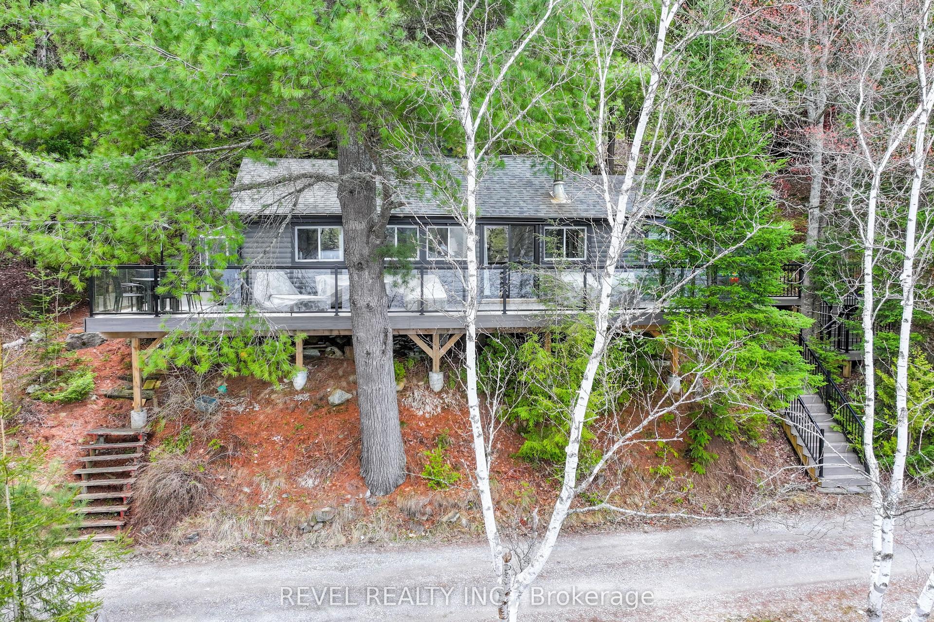 1129 LAKESHORE Road — photo 1
