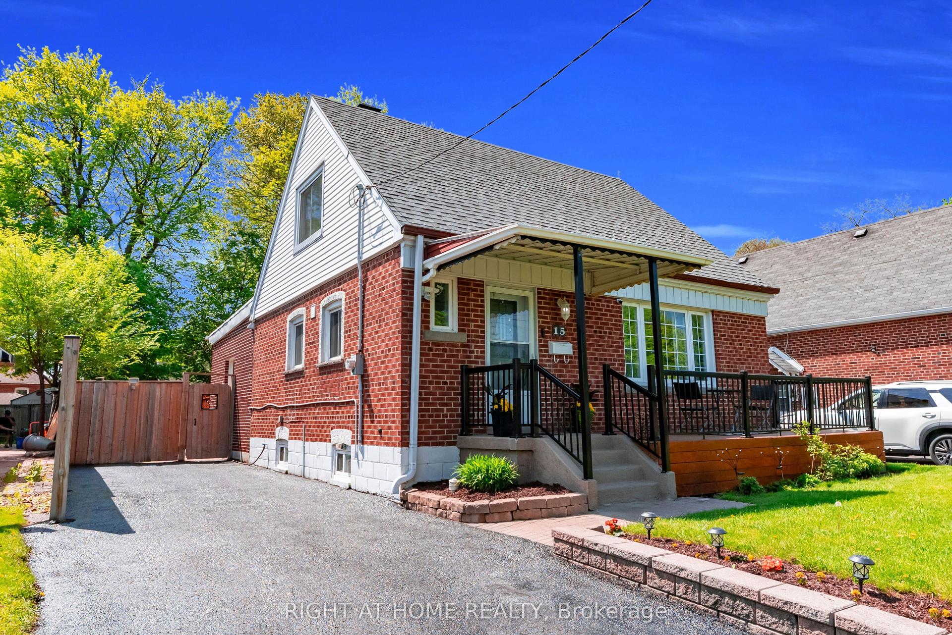 15 Alvinston Road — photo 1