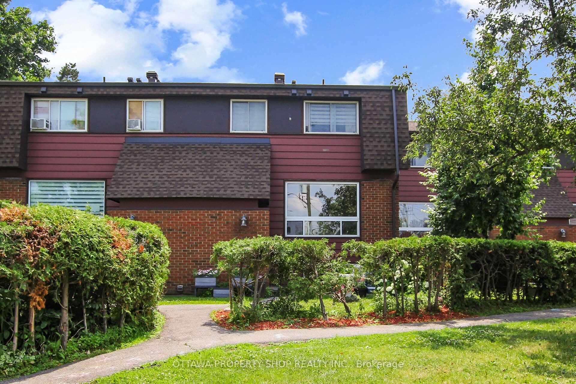 1F Banner Road — photo 1