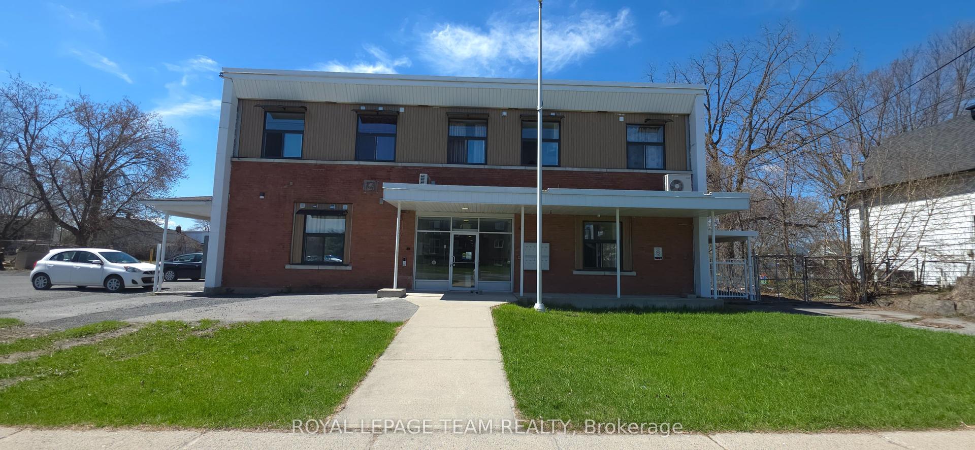 822 Marlborough Street N — photo 1