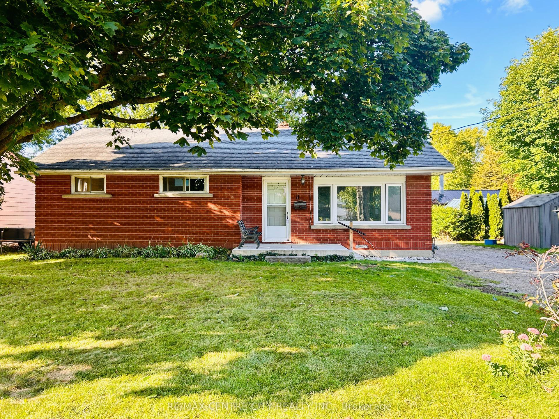 11 Marchant Street, Aylmer — Detached for sale, photo 1