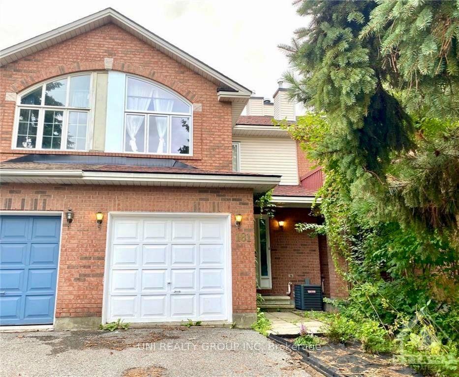 181 THORNBURY Crescent, South of Baseline to Knoxdale — Townhouse for lease, photo 1