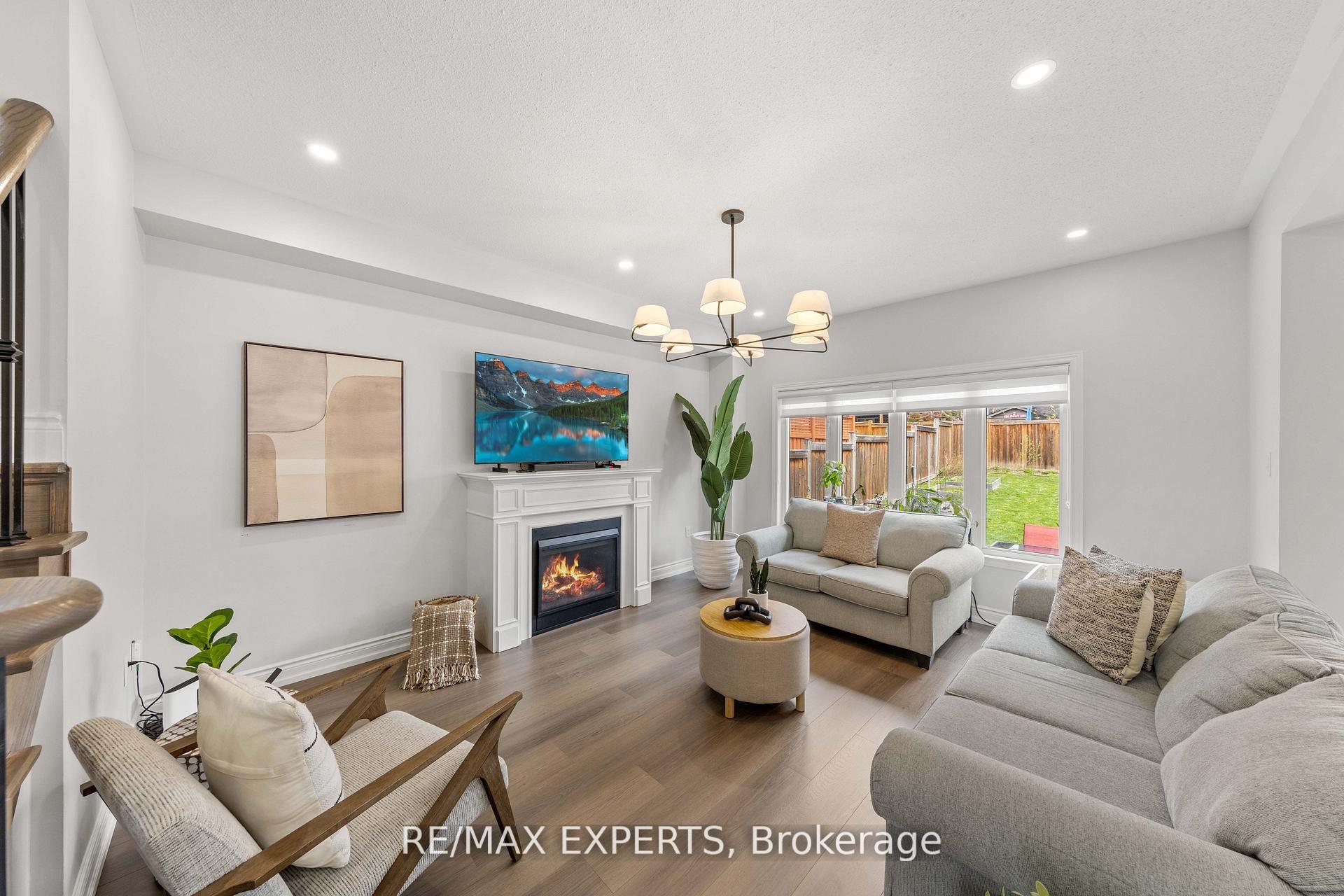 22 Manor Glen Crescent, East Gwillimbury — Detached for sale, photo 1