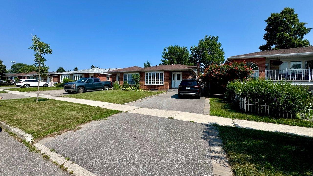 739 Consort Crescent, Mississauga — Semi-Detached for lease, photo 1