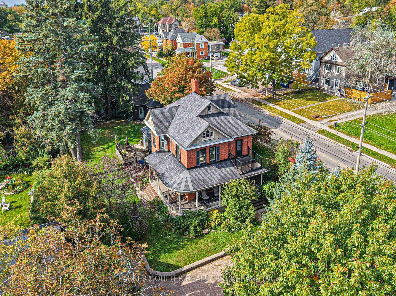 102 Clapperton Street, Barrie — Detached for sale, photo 1