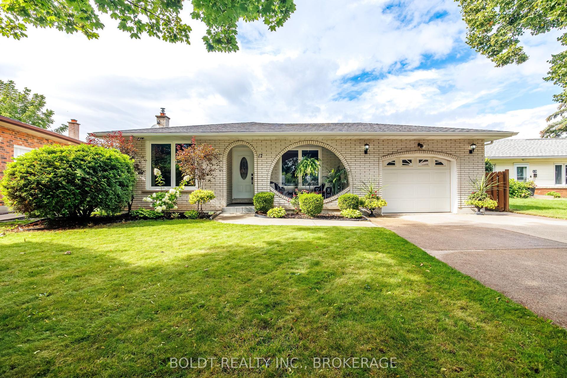17 Chatham Road, St. Catharines — Detached for sale, photo 1