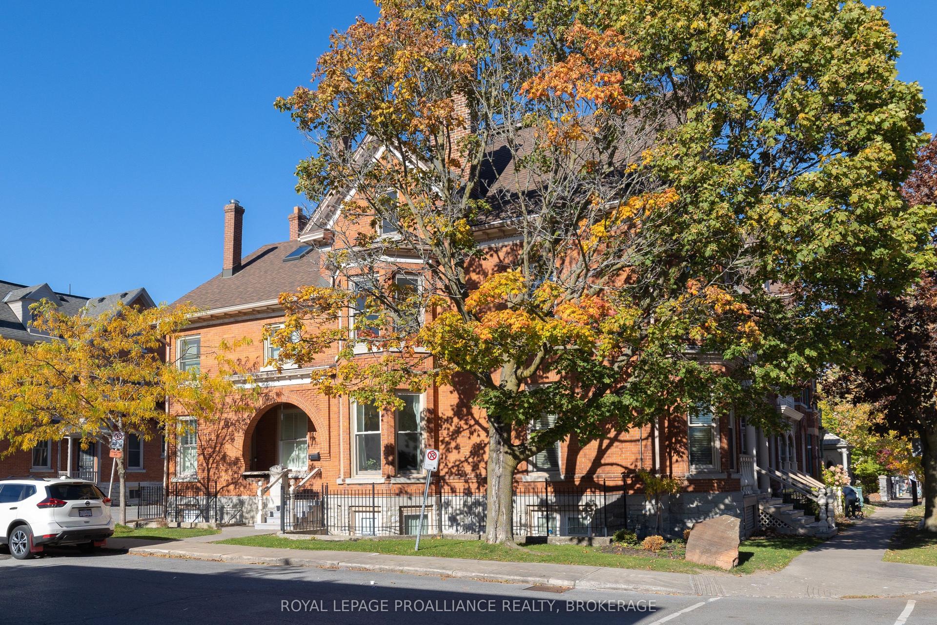 41 William Street 2 #2, Kingston — Condo Town for sale, photo 1