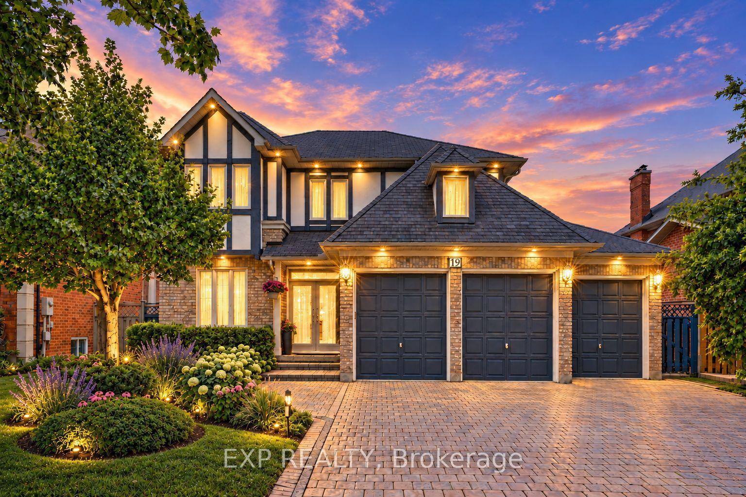 19 Springbrook Drive, Richmond Hill — Detached for sale, photo 1