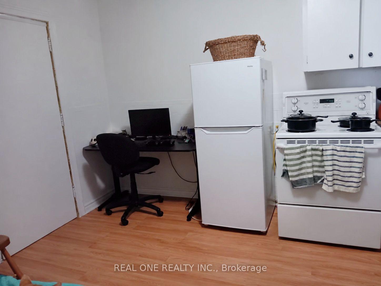 104 Twenty Fifth Street 2 #2, Toronto — Multiplex for lease, photo 1